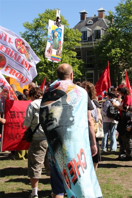 Duizenden mensen op de been tijdens 1 mei-demonstratie in Amsterdam