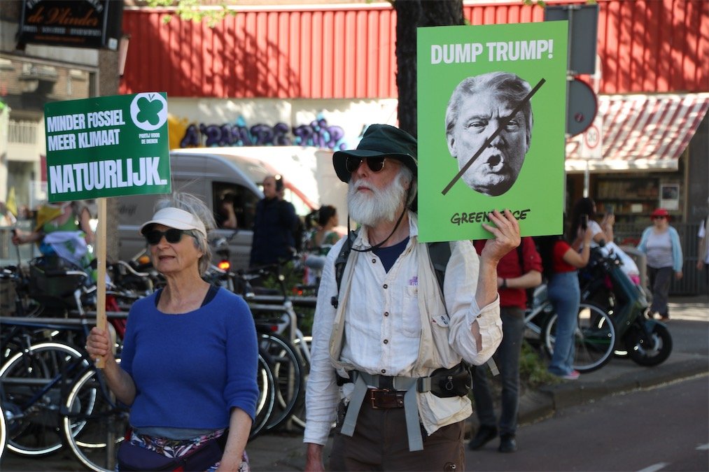 Duizenden mensen op de been tijdens 1 mei-demonstratie in Amsterdam