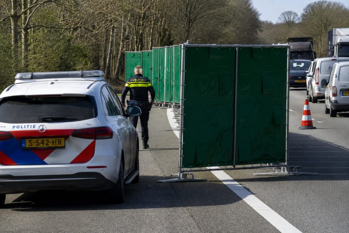 Overleden persoon aangetroffen nabij A28 bij Wezep