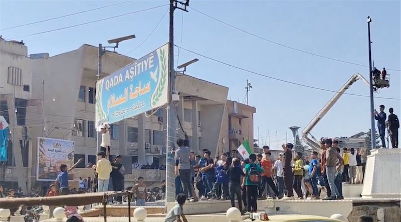 Aanvallen op Koerden in Hasakah: ook tweetalig vredesbord aangevallen