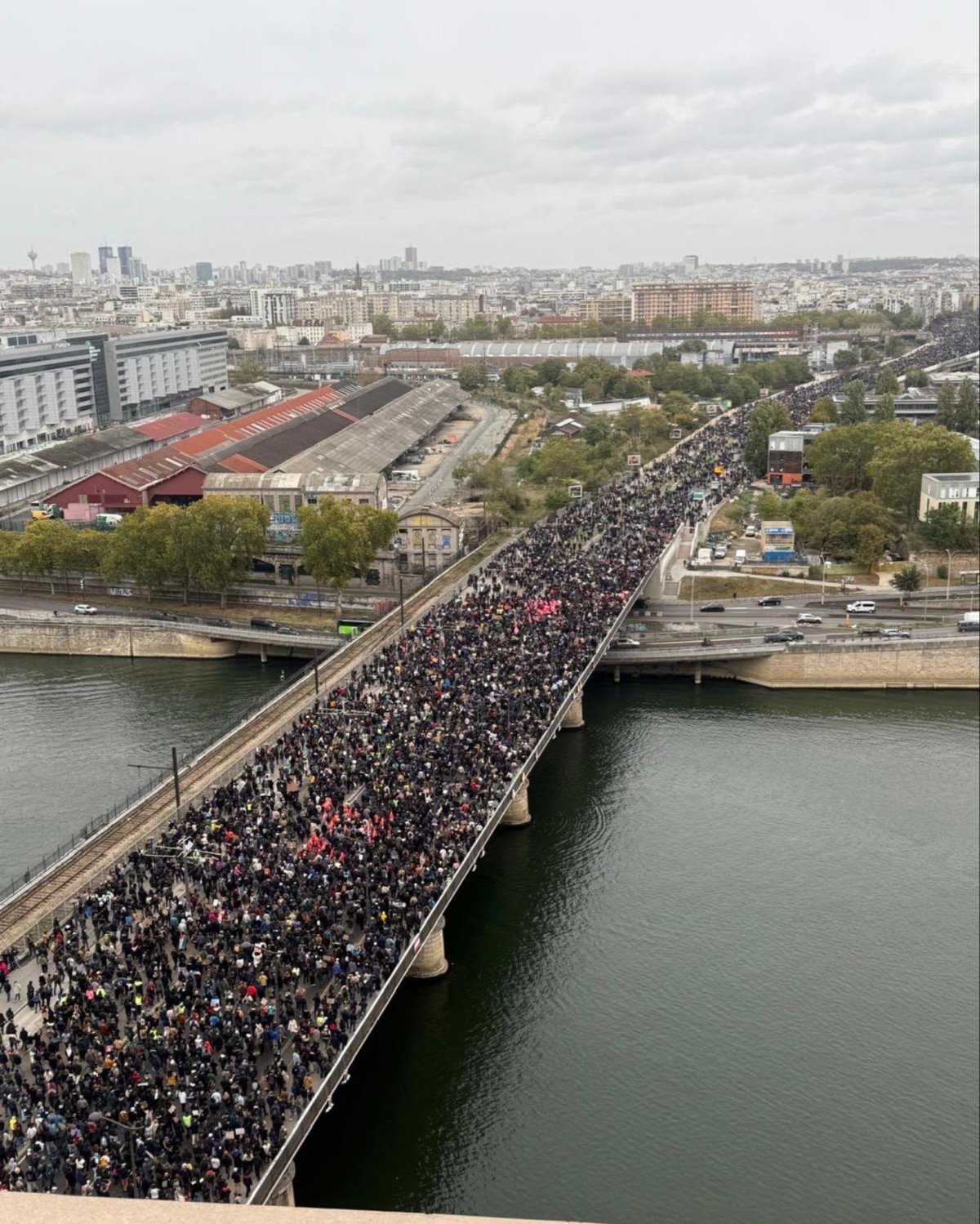 Spanningen tussen Franse regering en bevolking lopen op: 1.314 arrestaties en nieuwe stakingsoproep