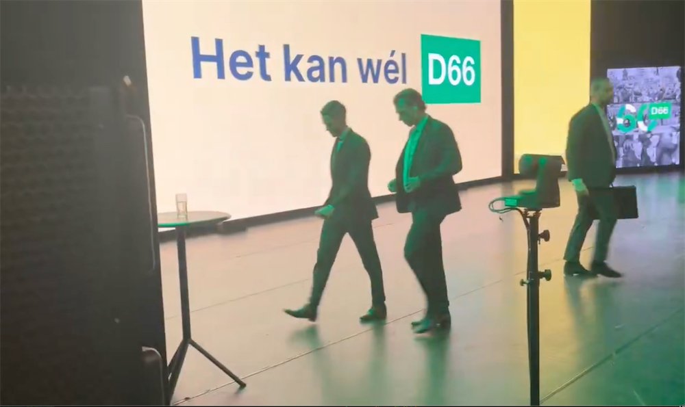 Jetten tijdens Gaza-protest op D66-congres uit voorzorg van het podium gehaald